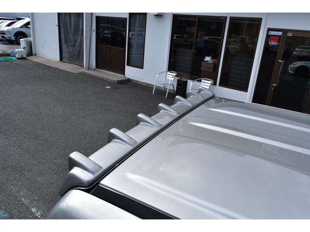 カースタイル製リアフィンスポイラーでスポーティーさが強調。。。