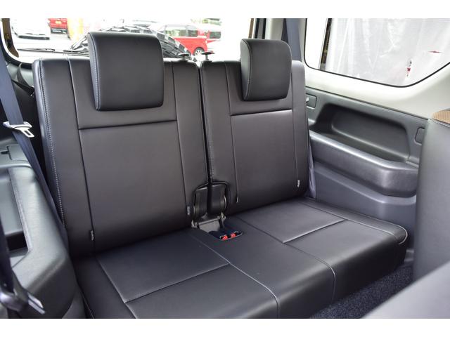 ４人乗りリアシート。。。室内に気になる臭いやたばこの臭いなどございません。次のオーナー様も大変気持ちよくお乗り頂けます。