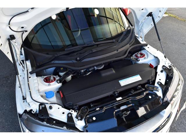 �t�����g�{���l�b�g���J���܂��ƃ\�t�g�g�b�v�����[����{�b�N�X���������܂��B