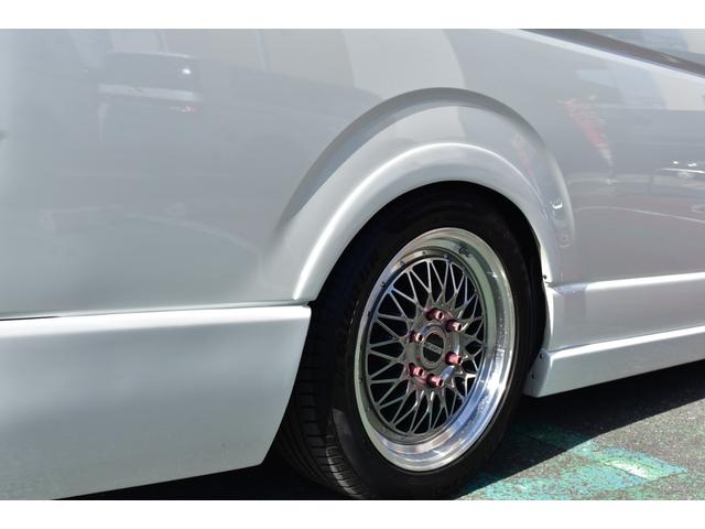 ハイエースワゴン ＧＬ　１オナ　ＴＳＳ　内装架装　ベッドキット＆フローリング仕様　レガンスＦＳＲスポイラー　ＷＡＬＤルーフスポ　ＥＳＳＥＸ１８ＡＷ　ローダウン　外ボンネット　ナビ　フルセグ　全方位カメラ　フリップダウン（29枚目）