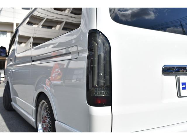 ハイエースワゴン ＧＬ　１オナ　ＴＳＳ　内装架装　ベッドキット＆フローリング仕様　レガンスＦＳＲスポイラー　ＷＡＬＤルーフスポ　ＥＳＳＥＸ１８ＡＷ　ローダウン　外ボンネット　ナビ　フルセグ　全方位カメラ　フリップダウン（31枚目）
