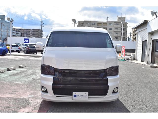 ハイエースワゴン ＧＬ　１オナ　ＴＳＳ　内装架装　ベッドキット＆フローリング仕様　レガンスＦＳＲスポイラー　ＷＡＬＤルーフスポ　ＥＳＳＥＸ１８ＡＷ　ローダウン　外ボンネット　ナビ　フルセグ　全方位カメラ　フリップダウン（41枚目）