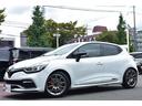 ルノールーテシア RS トロフィー堂々の入庫!シャーシカップよりさらにスパルタンなテイストで直列4気筒直噴ターボエンジンに6速EDCの組み合わせ!人気のブラングラシエのボディカラー。