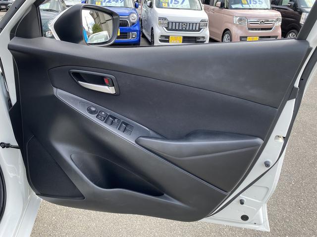13C 1オーナー 禁煙車 プッシュスタート&スマートキー アイドリングストップ MTモード付オートマチック 純正FM/AM/USB/AUXプレーヤー ETC 電動格納ミラー 盗難防止 横滑り防止システム(73枚目)