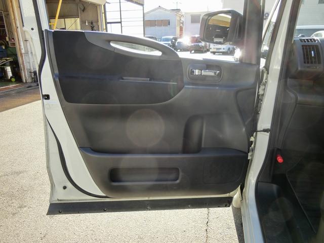 セレナ ハイウェイスター Vセレクション リアフリップダウンモニター ナビTV 禁煙 両側電動スライドドア バックドアオートクローザー HIDヘッドランプ レザーステアリング(39枚目)