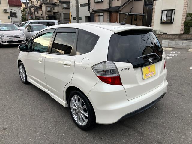 フィット RS ハイウェイエディション 純正ワンセグナビ ETC Bカメラ ユーザー買取車 禁煙車 キーレス スペアキー 社外16インチアルミホイール 純正フロアマット 純正ドアバイザー HIDヘッドライト オートエアコン ウインカーミラー(8枚目)