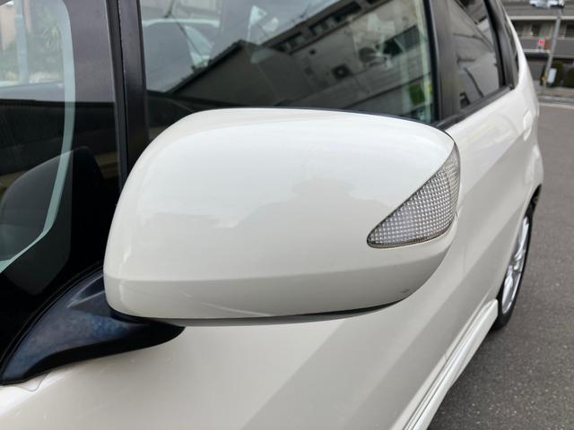 フィット RS ハイウェイエディション 純正ワンセグナビ ETC Bカメラ ユーザー買取車 禁煙車 キーレス スペアキー 社外16インチアルミホイール 純正フロアマット 純正ドアバイザー HIDヘッドライト オートエアコン ウインカーミラー(12枚目)