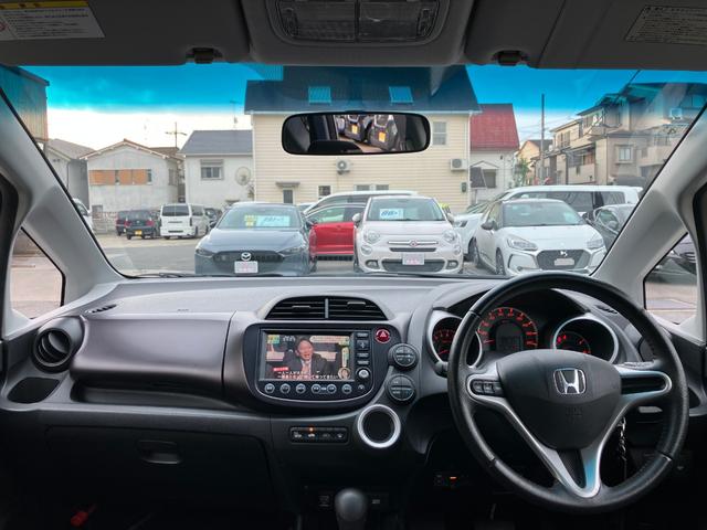 フィット RS ハイウェイエディション 純正ワンセグナビ ETC Bカメラ ユーザー買取車 禁煙車 キーレス スペアキー 社外16インチアルミホイール 純正フロアマット 純正ドアバイザー HIDヘッドライト オートエアコン ウインカーミラー(19枚目)