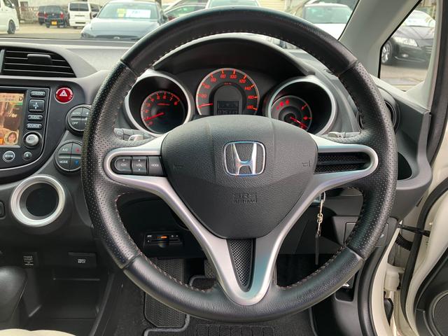 フィット RS ハイウェイエディション 純正ワンセグナビ ETC Bカメラ ユーザー買取車 禁煙車 キーレス スペアキー 社外16インチアルミホイール 純正フロアマット 純正ドアバイザー HIDヘッドライト オートエアコン ウインカーミラー(24枚目)