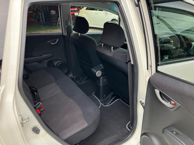 フィット RS ハイウェイエディション 純正ワンセグナビ ETC Bカメラ ユーザー買取車 禁煙車 キーレス スペアキー 社外16インチアルミホイール 純正フロアマット 純正ドアバイザー HIDヘッドライト オートエアコン ウインカーミラー(37枚目)