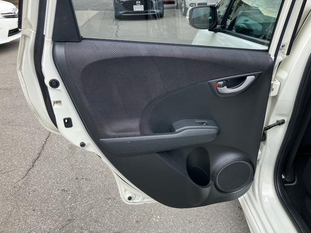 フィット RS ハイウェイエディション 純正ワンセグナビ ETC Bカメラ ユーザー買取車 禁煙車 キーレス スペアキー 社外16インチアルミホイール 純正フロアマット 純正ドアバイザー HIDヘッドライト オートエアコン ウインカーミラー(52枚目)