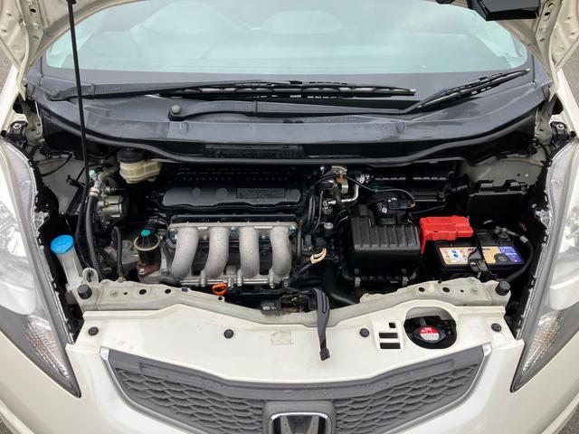 フィット RS ハイウェイエディション 純正ワンセグナビ ETC Bカメラ ユーザー買取車 禁煙車 キーレス スペアキー 社外16インチアルミホイール 純正フロアマット 純正ドアバイザー HIDヘッドライト オートエアコン ウインカーミラー(54枚目)