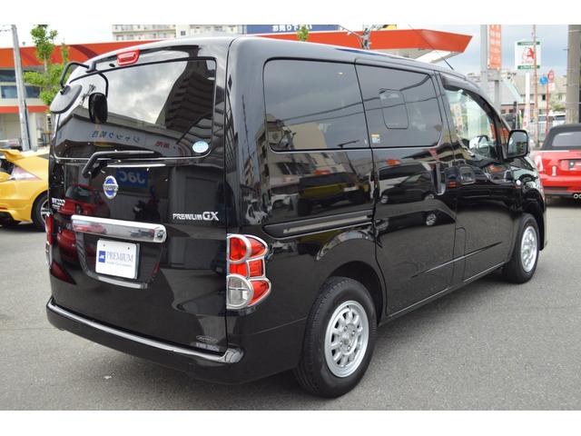 ＮＶ２００バネットバン プレミアムＧＸ　リンエイ　バンコンシリーズ　バカンチェスＮ　ＭＯＭＯ　ソーラー充電　ＦＦヒーター　サブバッテリー　ベットＫＩＴ　冷凍冷蔵庫　インバーター　リアＴＶ・ＤＶＤ　電子レンジ　バックカメラ（4枚目）