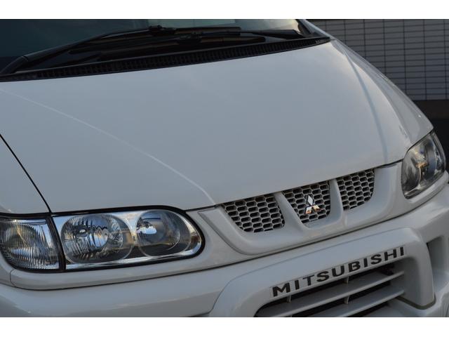 ソフィアホワイトのボディはツヤもあり、目立った傷や凹みもございません。