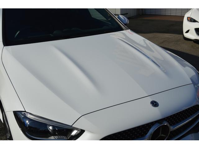 オパリスホワイトメタリックのボディは艶あります。