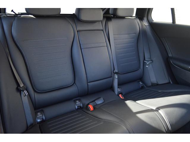 使用感の無いリアシートです。