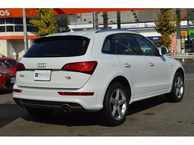 Q5 2.0TFSIクワトロ Sラインパッケージ 純19インチAW Pバックドア コーナーセンサー アイドリングストップ ETC 前後ドラレコ クルコン ルーフレール Bカメラ ダウンヒルアシスト パドルシフト 電格ミラー(4枚目)