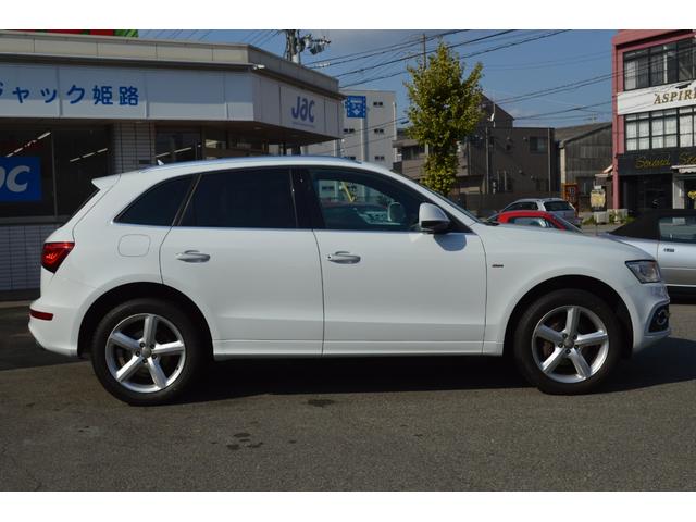 Q5 2.0TFSIクワトロ Sラインパッケージ 純19インチAW Pバックドア コーナーセンサー アイドリングストップ ETC 前後ドラレコ クルコン ルーフレール Bカメラ ダウンヒルアシスト パドルシフト 電格ミラー(6枚目)