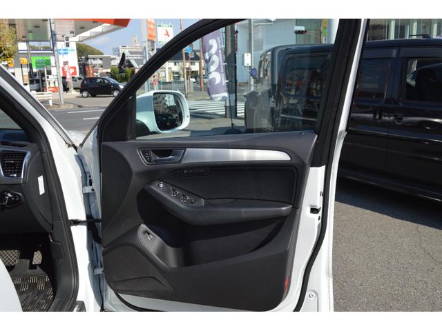 Q5 2.0TFSIクワトロ Sラインパッケージ 純19インチAW Pバックドア コーナーセンサー アイドリングストップ ETC 前後ドラレコ クルコン ルーフレール Bカメラ ダウンヒルアシスト パドルシフト 電格ミラー(42枚目)