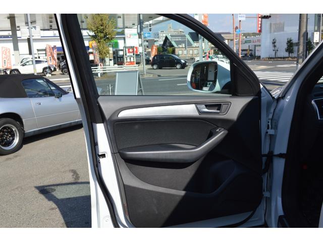 Q5 2.0TFSIクワトロ Sラインパッケージ 純19インチAW Pバックドア コーナーセンサー アイドリングストップ ETC 前後ドラレコ クルコン ルーフレール Bカメラ ダウンヒルアシスト パドルシフト 電格ミラー(61枚目)