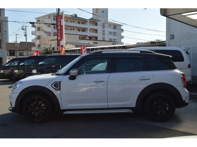 ＭＩＮＩ クーパーＳ　クロスオーバー　ペッパーパッケージ　インテリジェントセーフティ　レーダークルーズ　パワーバックドア　純正ナビ・フルセグＴＶ・リアビューカメラ　ＣＬＵＢＬＩＮＥＡ１９インチアルミ　アイドリングストップ　ＥＴＣ（6枚目）