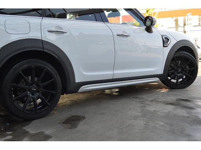 ＭＩＮＩ クーパーＳ　クロスオーバー　ペッパーパッケージ　インテリジェントセーフティ　レーダークルーズ　パワーバックドア　純正ナビ・フルセグＴＶ・リアビューカメラ　ＣＬＵＢＬＩＮＥＡ１９インチアルミ　アイドリングストップ　ＥＴＣ（11枚目）