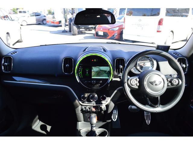 ＭＩＮＩ クーパーＳ　クロスオーバー　ペッパーパッケージ　インテリジェントセーフティ　レーダークルーズ　パワーバックドア　純正ナビ・フルセグＴＶ・リアビューカメラ　ＣＬＵＢＬＩＮＥＡ１９インチアルミ　アイドリングストップ　ＥＴＣ（14枚目）