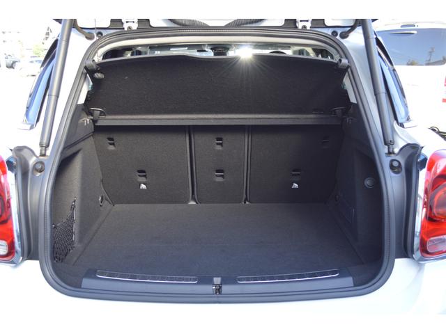 ＭＩＮＩ クーパーＳ　クロスオーバー　ペッパーパッケージ　インテリジェントセーフティ　レーダークルーズ　パワーバックドア　純正ナビ・フルセグＴＶ・リアビューカメラ　ＣＬＵＢＬＩＮＥＡ１９インチアルミ　アイドリングストップ　ＥＴＣ（24枚目）