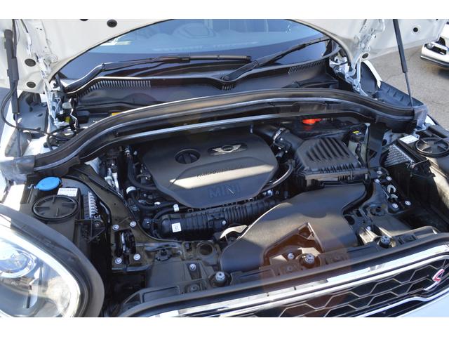 ＭＩＮＩ クーパーＳ　クロスオーバー　ペッパーパッケージ　インテリジェントセーフティ　レーダークルーズ　パワーバックドア　純正ナビ・フルセグＴＶ・リアビューカメラ　ＣＬＵＢＬＩＮＥＡ１９インチアルミ　アイドリングストップ　ＥＴＣ（26枚目）
