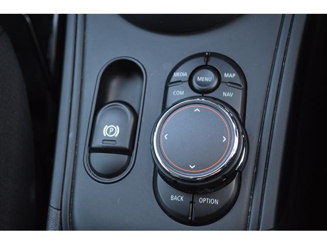 ＭＩＮＩ クーパーＳ　クロスオーバー　ペッパーパッケージ　インテリジェントセーフティ　レーダークルーズ　パワーバックドア　純正ナビ・フルセグＴＶ・リアビューカメラ　ＣＬＵＢＬＩＮＥＡ１９インチアルミ　アイドリングストップ　ＥＴＣ（39枚目）