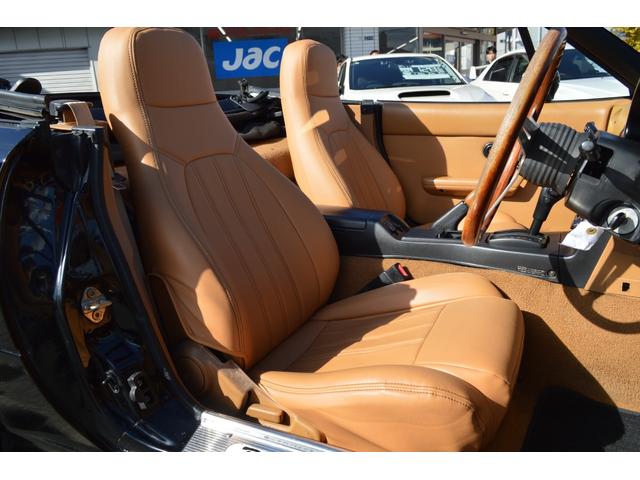 レザー調シートカバーです。下は純正のタンカラーフルレザーシートです。