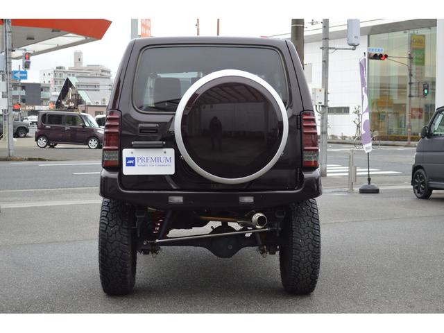 ジムニー クロスアドベンチャー　カスタムペイント　リフトアップ　１６インチアルミ＆ジオランダーＸ－ＡＴ　ＨＫＳマフラー　ショートバンパー　オーバーフェンダー　デジタルインナーミラー　外テールライト　フルレザーシート　シートヒーター（3枚目）