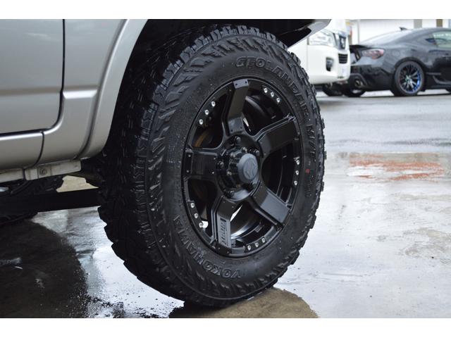 ジムニー 　リフトアップ　ＲＰＧショック　Ｂｒａｔ１６インチアルミ＆ジーランダーＭ／Ｔ　前後ショートバンパー　Ｌｉｎｋｓマフラー　Ｂｒａｔリアスポイラー　社外リアテール　クオーレモジュレシート　ＳＤナビＴＶ（13枚目）