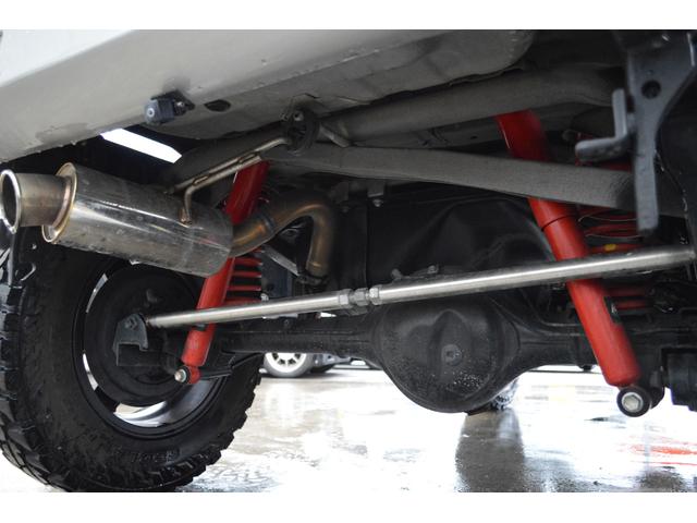 ジムニー 　リフトアップ　ＲＰＧショック　Ｂｒａｔ１６インチアルミ＆ジーランダーＭ／Ｔ　前後ショートバンパー　Ｌｉｎｋｓマフラー　Ｂｒａｔリアスポイラー　社外リアテール　クオーレモジュレシート　ＳＤナビＴＶ（16枚目）