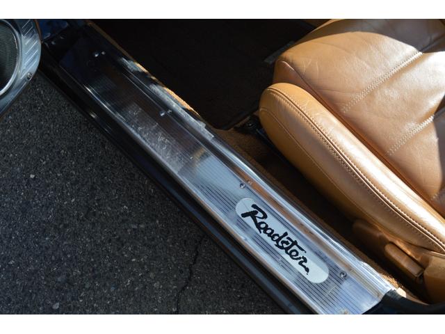 ユーノスロードスター Ｖスペシャル　５速ＭＴ　ＮＢ用エアコン装着　タイミングベルト交換済み　タンレザーシート　ワーク１６インチアルミ　ＫＹＢショックローダウン　クロス幌ガラススクリーン　ＥＴＣ（40枚目）