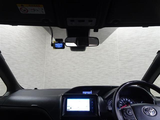 ノア Ｓｉ　ダブルバイビーＩＩＩ　バックモニタ－　衝突軽減ブレーキ　三列シート　ＬＥＤライト　キーフリ－　横滑防止　オートエアコン　アルミ　スマートキ－　ＥＴＣ車載器　ＤＶＤ　ＡＢＳ　フルセグテレビ　デュアルエアコン　ナビ＆ＴＶ（22枚目）