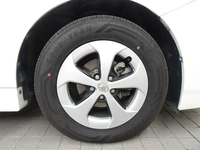 プリウス S アイドリングストップ搭載 Bモニタ- フルセグ地デジ インテリキー デュアルエアバック エアB イモビライザー DVD再生可能 ワンオーナー車 ナビTV AUTOエアコン 横スベリ防止 アルミホイール(12枚目)