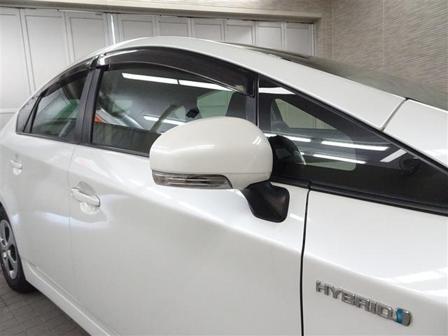 プリウス S アイドリングストップ搭載 Bモニタ- フルセグ地デジ インテリキー デュアルエアバック エアB イモビライザー DVD再生可能 ワンオーナー車 ナビTV AUTOエアコン 横スベリ防止 アルミホイール(14枚目)