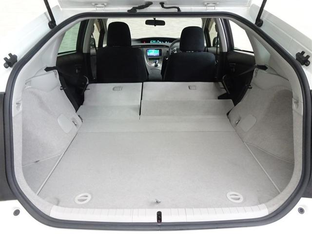 プリウス S アイドリングストップ搭載 Bモニタ- フルセグ地デジ インテリキー デュアルエアバック エアB イモビライザー DVD再生可能 ワンオーナー車 ナビTV AUTOエアコン 横スベリ防止 アルミホイール(23枚目)