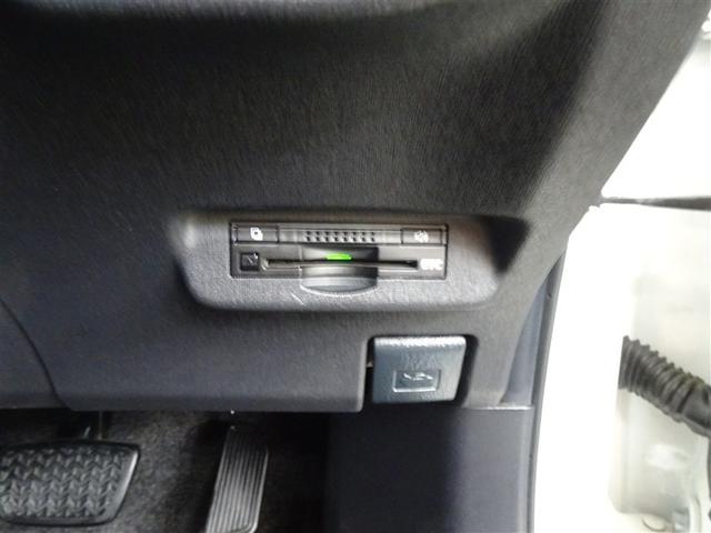 プリウス S アイドリングストップ搭載 Bモニタ- フルセグ地デジ インテリキー デュアルエアバック エアB イモビライザー DVD再生可能 ワンオーナー車 ナビTV AUTOエアコン 横スベリ防止 アルミホイール(31枚目)