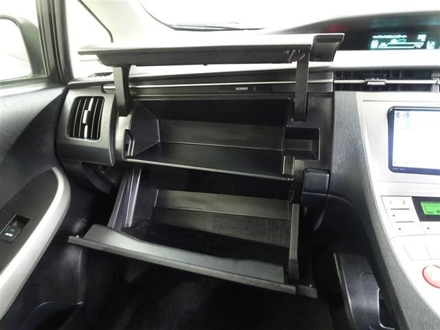 プリウス S アイドリングストップ搭載 Bモニタ- フルセグ地デジ インテリキー デュアルエアバック エアB イモビライザー DVD再生可能 ワンオーナー車 ナビTV AUTOエアコン 横スベリ防止 アルミホイール(36枚目)