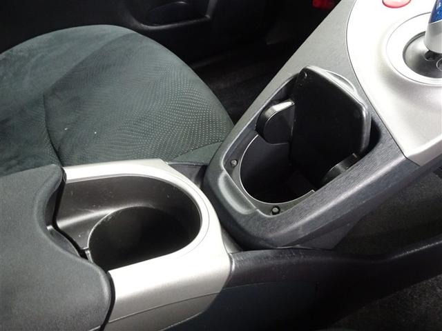 プリウス S アイドリングストップ搭載 Bモニタ- フルセグ地デジ インテリキー デュアルエアバック エアB イモビライザー DVD再生可能 ワンオーナー車 ナビTV AUTOエアコン 横スベリ防止 アルミホイール(37枚目)