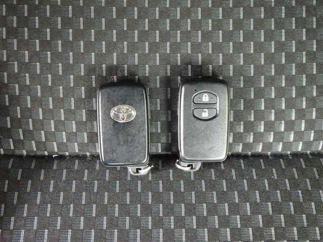 アクア クロスオーバー　ＥＣＯモード　Ｂカメラ　地デジ　イモビライザー　ナビＴＶ　エアコン　１オ－ナ－　ＬＥＤ　ＥＳＣ　記録簿　アルミホイール　キーフリー　ＤＶＤ再生可　ＥＴＣ　パワーステアリング　パワーウィンドウ　ＡＢＳ（28枚目）