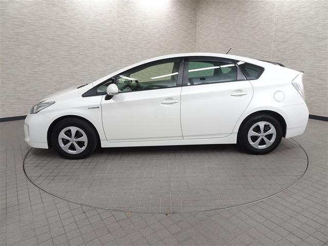 プリウス Ｓ　アイドリングストップ搭載　Ｂモニタ－　インテリキー　デュアルエアバック　エアＢ　イモビライザー　ワンオーナー車　ナビＴＶ　ＡＵＴＯエアコン　横スベリ防止　アルミホイール　ＥＴＣ装備　ＡＢＳ（5枚目）