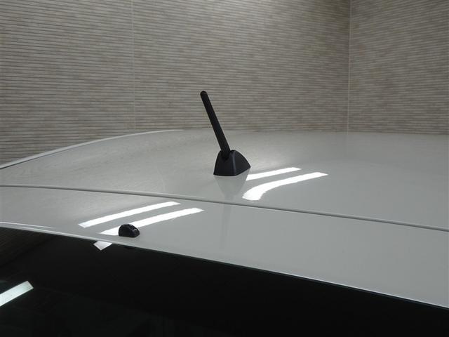 プリウス Ｓ　アイドリングストップ搭載　Ｂモニタ－　インテリキー　デュアルエアバック　エアＢ　イモビライザー　ワンオーナー車　ナビＴＶ　ＡＵＴＯエアコン　横スベリ防止　アルミホイール　ＥＴＣ装備　ＡＢＳ（8枚目）