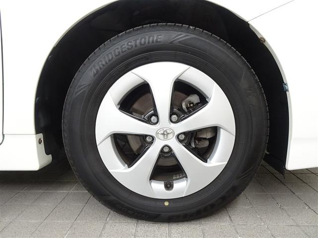 プリウス Ｓ　アイドリングストップ搭載　Ｂモニタ－　インテリキー　デュアルエアバック　エアＢ　イモビライザー　ワンオーナー車　ナビＴＶ　ＡＵＴＯエアコン　横スベリ防止　アルミホイール　ＥＴＣ装備　ＡＢＳ（11枚目）