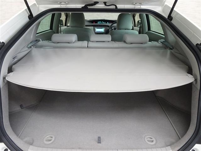 プリウス Ｓ　アイドリングストップ搭載　Ｂモニタ－　インテリキー　デュアルエアバック　エアＢ　イモビライザー　ワンオーナー車　ナビＴＶ　ＡＵＴＯエアコン　横スベリ防止　アルミホイール　ＥＴＣ装備　ＡＢＳ（19枚目）