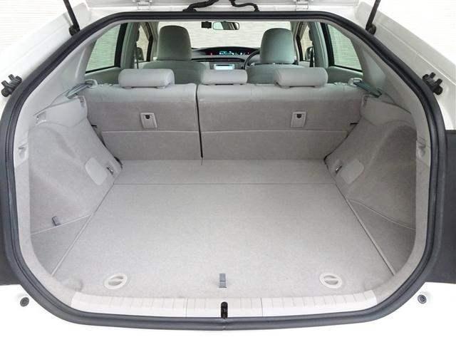 プリウス Ｓ　アイドリングストップ搭載　Ｂモニタ－　インテリキー　デュアルエアバック　エアＢ　イモビライザー　ワンオーナー車　ナビＴＶ　ＡＵＴＯエアコン　横スベリ防止　アルミホイール　ＥＴＣ装備　ＡＢＳ（20枚目）