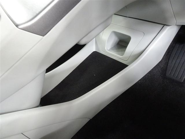 プリウス Ｓ　アイドリングストップ搭載　Ｂモニタ－　インテリキー　デュアルエアバック　エアＢ　イモビライザー　ワンオーナー車　ナビＴＶ　ＡＵＴＯエアコン　横スベリ防止　アルミホイール　ＥＴＣ装備　ＡＢＳ（38枚目）