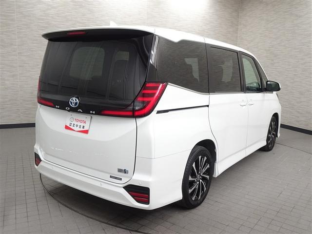 ノア ハイブリッドS-Z 横滑り防止機能 エアバッグ アイドリングストップ オートクルーズコントロール 地デジ 両側自動ドア ダブルエアコン スマートエントリー LEDランプ バックモニター メモリナビ 3列シート ETC付き(7枚目)